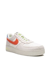 hellbeige niedrige Sneakers von Nike