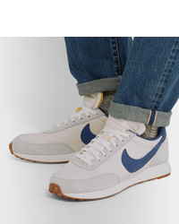 hellbeige niedrige Sneakers von Nike