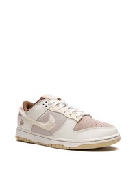 hellbeige niedrige Sneakers von Nike