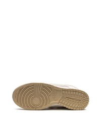 hellbeige niedrige Sneakers von Nike