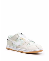 hellbeige niedrige Sneakers von Nike