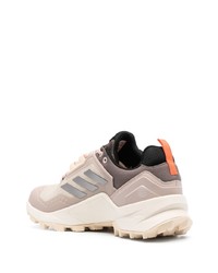 hellbeige niedrige Sneakers von adidas