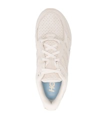 hellbeige niedrige Sneakers von Hoka One One