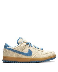 hellbeige niedrige Sneakers von Nike