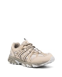 hellbeige niedrige Sneakers von Asics