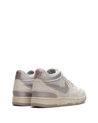 hellbeige niedrige Sneakers von Nike