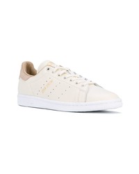 hellbeige niedrige Sneakers von adidas