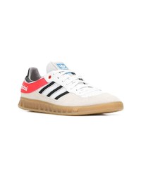 hellbeige niedrige Sneakers von adidas