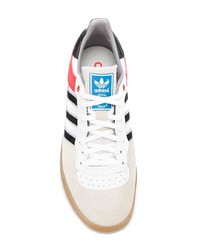 hellbeige niedrige Sneakers von adidas