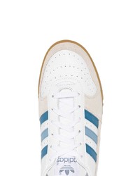 hellbeige niedrige Sneakers von adidas