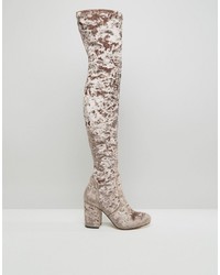 hellbeige Overknee Stiefel aus Samt von Asos