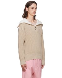 hellbeige Pullover mit einem Reißverschluss am Kragen von AMI Alexandre Mattiussi