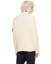 hellbeige Pullover mit einem Reißverschluss am Kragen von Stone Island