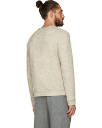 hellbeige Pullover mit einem Rundhalsausschnitt