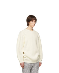 hellbeige Pullover mit einem Rundhalsausschnitt von Judy Turner