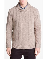hellbeige Pullover mit einem Schalkragen