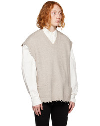 hellbeige Pullover mit einem V-Ausschnitt von FREI-MUT