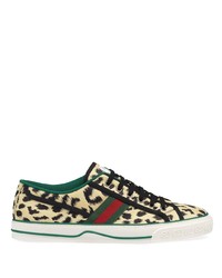 hellbeige Segeltuch niedrige Sneakers mit Leopardenmuster von Gucci