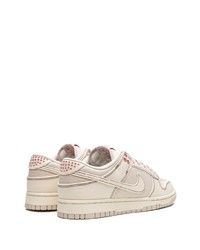 hellbeige Segeltuch niedrige Sneakers von Nike