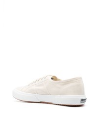 hellbeige Segeltuch niedrige Sneakers von Superga