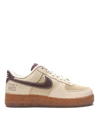 hellbeige Segeltuch niedrige Sneakers von Nike