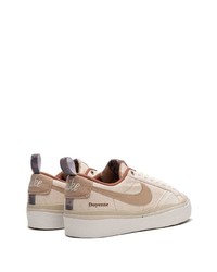 hellbeige Segeltuch niedrige Sneakers von Nike