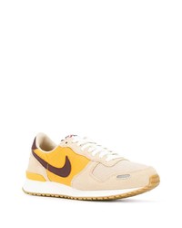 hellbeige Sportschuhe von Nike