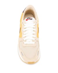 hellbeige Sportschuhe von Nike