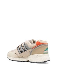 hellbeige Sportschuhe von adidas