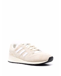 hellbeige Sportschuhe von adidas