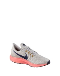 hellbeige Sportschuhe von Nike