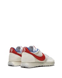 hellbeige Sportschuhe von Nike