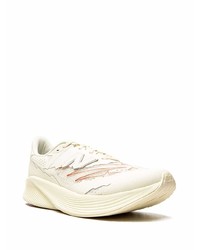 hellbeige Sportschuhe von New Balance