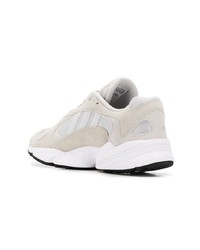 hellbeige Sportschuhe von adidas