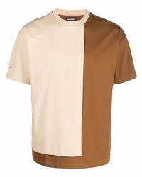 hellbeige T-Shirt mit einem Rundhalsausschnitt mit Flicken von Jacquemus