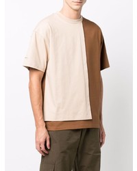 hellbeige T-Shirt mit einem Rundhalsausschnitt mit Flicken von Jacquemus