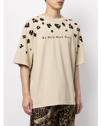 hellbeige T-Shirt mit einem Rundhalsausschnitt mit Leopardenmuster von Dolce & Gabbana