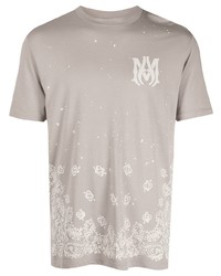 hellbeige T-Shirt mit einem Rundhalsausschnitt mit Paisley-Muster
