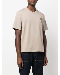 hellbeige T-Shirt mit einem Rundhalsausschnitt von Ami Paris