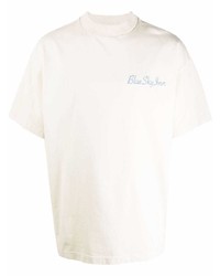 hellbeige T-Shirt mit einem Rundhalsausschnitt von BLUE SKY INN