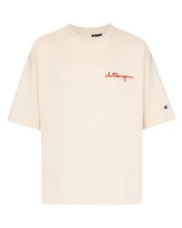 hellbeige T-Shirt mit einem Rundhalsausschnitt von Champion