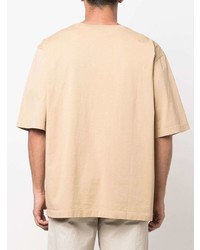 hellbeige T-Shirt mit einem Rundhalsausschnitt von Lemaire