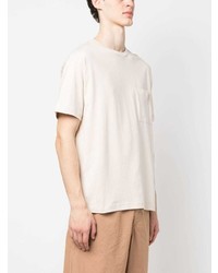 hellbeige T-Shirt mit einem Rundhalsausschnitt von A.P.C.