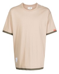 hellbeige T-Shirt mit einem Rundhalsausschnitt von Chocoolate