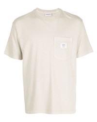hellbeige T-Shirt mit einem Rundhalsausschnitt von Chocoolate
