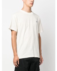 hellbeige T-Shirt mit einem Rundhalsausschnitt von Stone Island