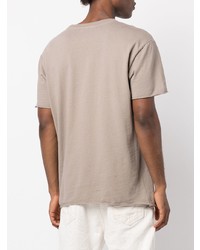 hellbeige T-Shirt mit einem Rundhalsausschnitt von John Elliott