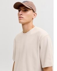 hellbeige T-Shirt mit einem Rundhalsausschnitt von Jack & Jones