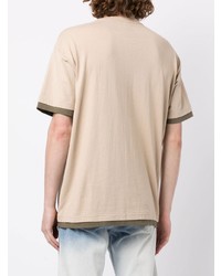 hellbeige T-Shirt mit einem Rundhalsausschnitt von Chocoolate