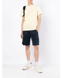 hellbeige T-Shirt mit einem Rundhalsausschnitt von Lacoste